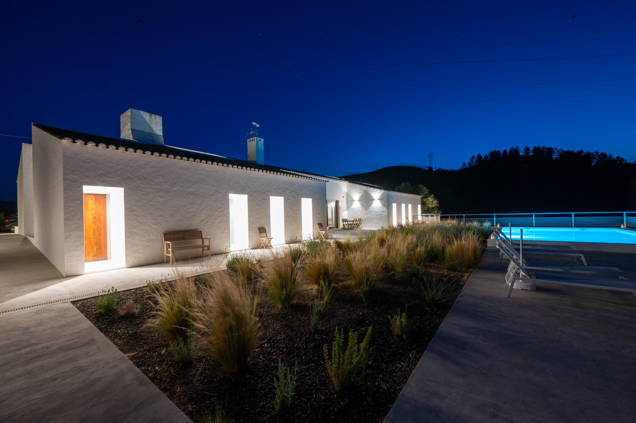 Monte de Torquines à noite no Alentejo Monte de Torquines iluminado à noite no campo tranquilo do Alentejo em Sabóia Odemira